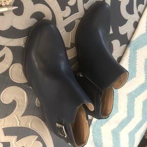 Vionic like new dark blue leather boots. From a smoke free home.